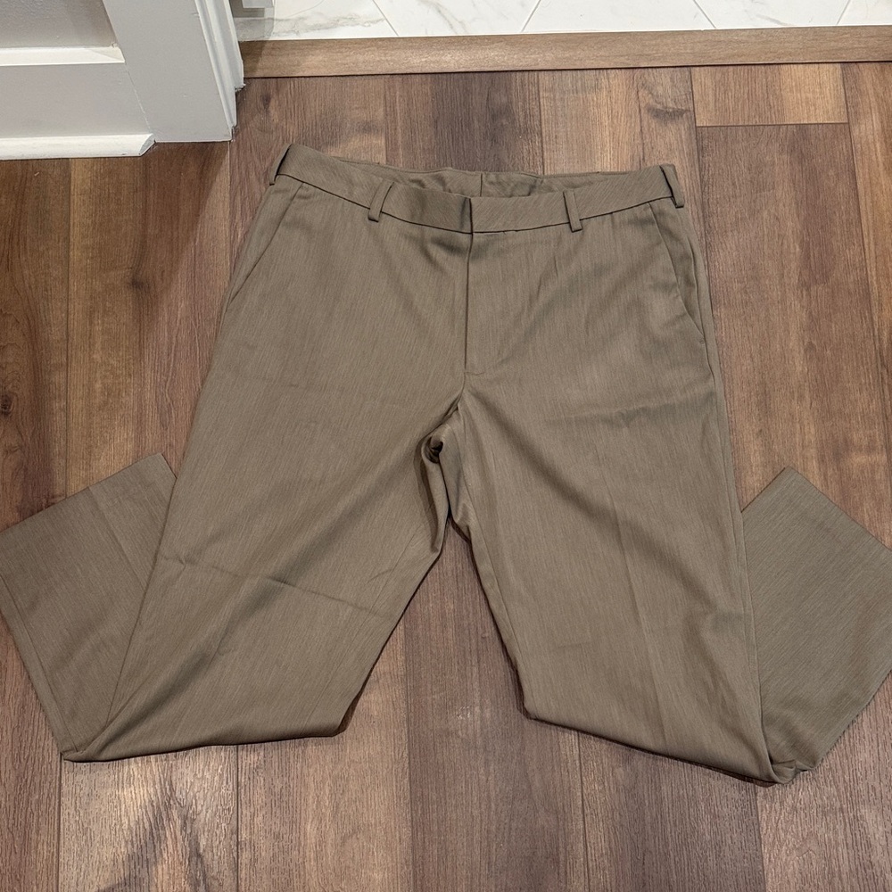 Van Heusen Men's Tan Dress Pants